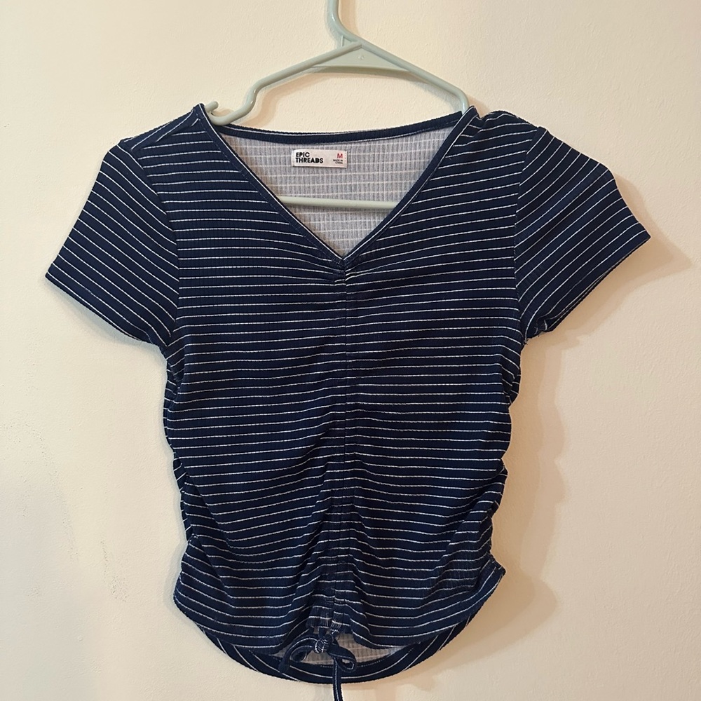 Women’s M, blue and white stripped crop top